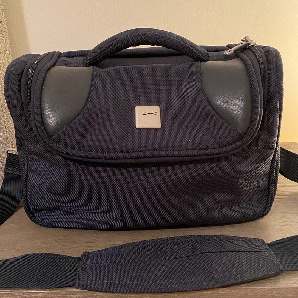 Guepardos makeup bag
